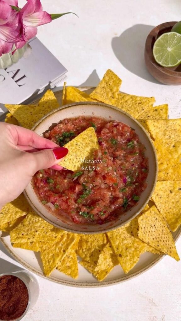 nachos with salsa dip